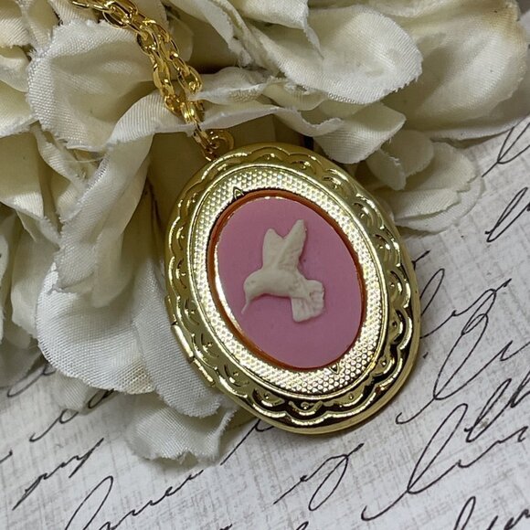 Gold Memorial Jewelry Pink Hummingbird Cameo Locket Necklace Pendant Wedding - Picture 1 of 8